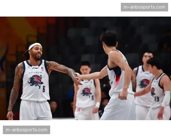 半场战报：广东依靠高罚球命中率领先浙江东阳光10分