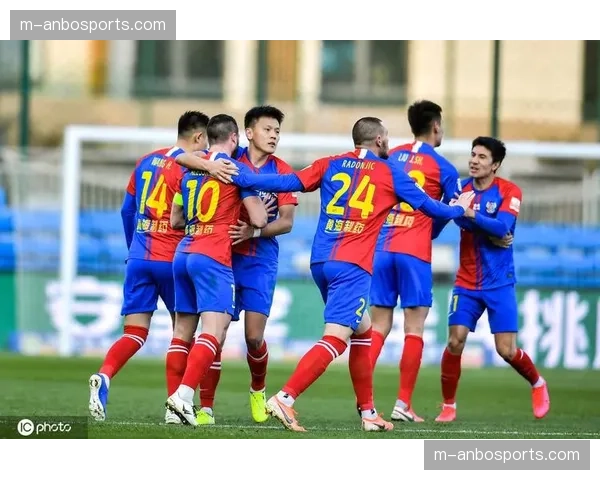 即时战报：斯特拉斯堡球员两黄变一红被罚下场