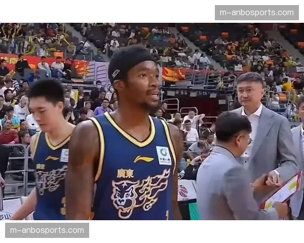 广东外援萨姆纳膝盖受伤恢复未达预期，季后赛无法出战